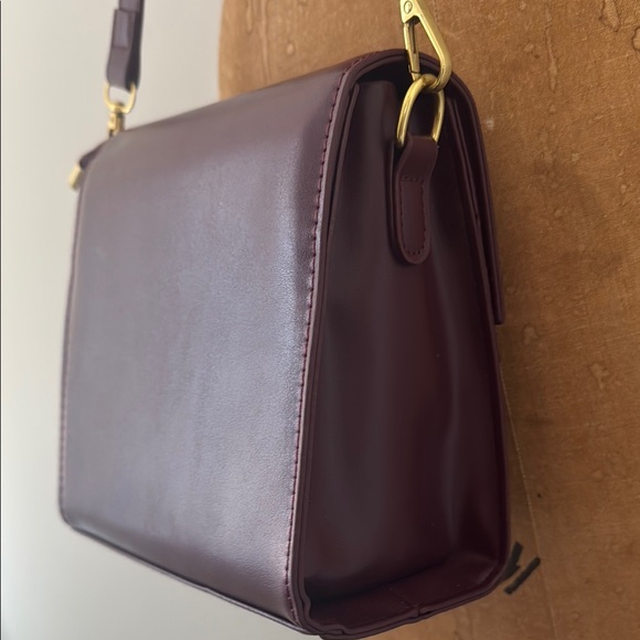 Elegant Purple Crossbody Bag - Picture 3 of 4